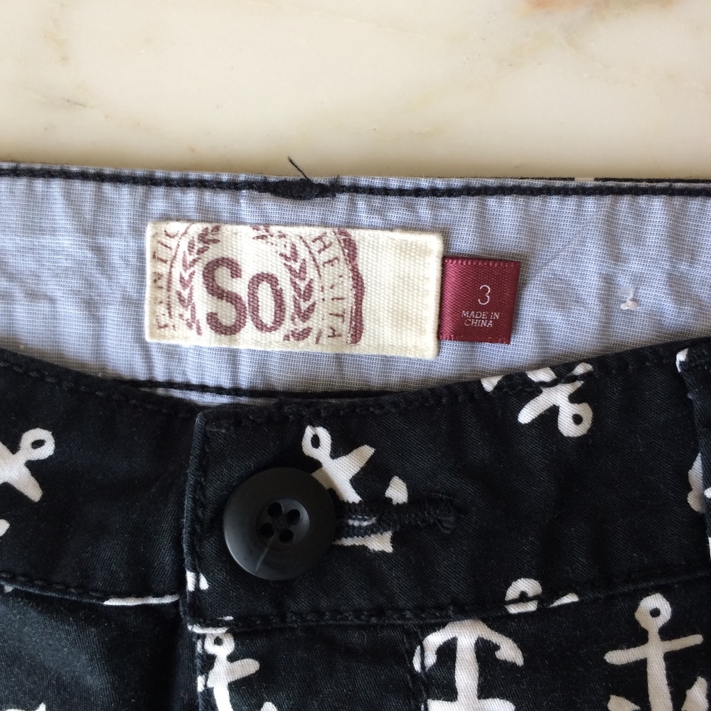 SO Women's Shorts Black White Anchor Print cute - Picture 2 of 5